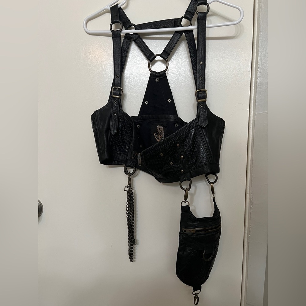 Black Leather Harness with Snakeskin and Chain Detail- size Large - Picture 2 of 8